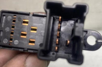 Interrupteur de leve vitre avant droit NISSAN QASHQAI 1