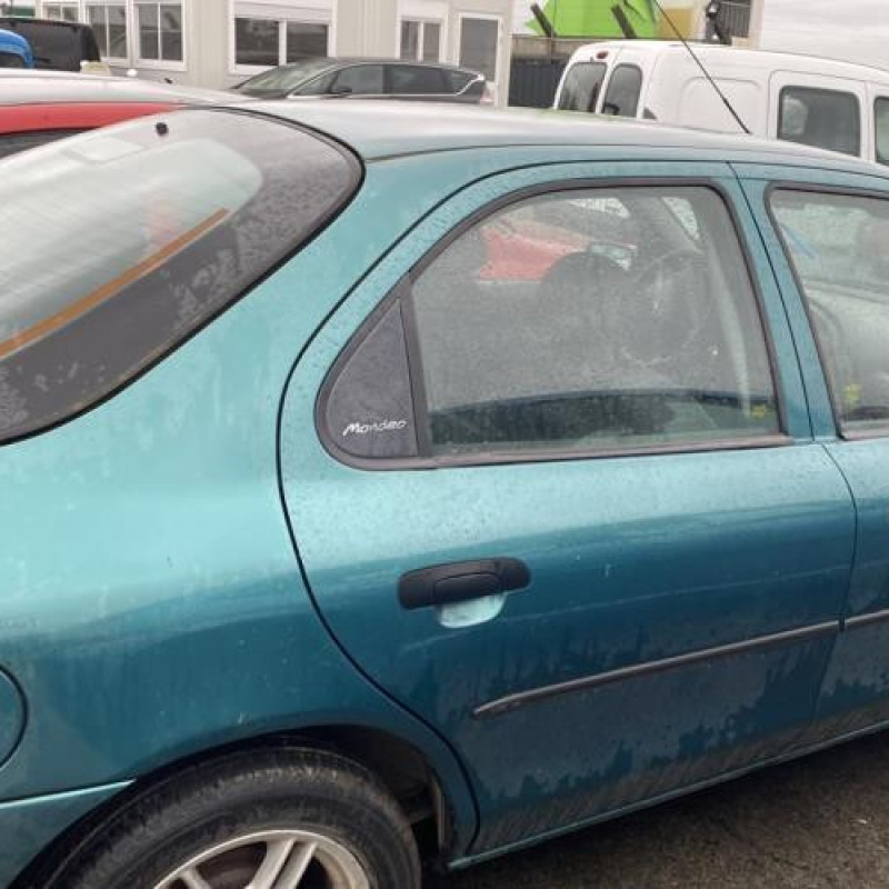 Feu arriere principal droit (feux) FORD MONDEO 1 Photo n°14