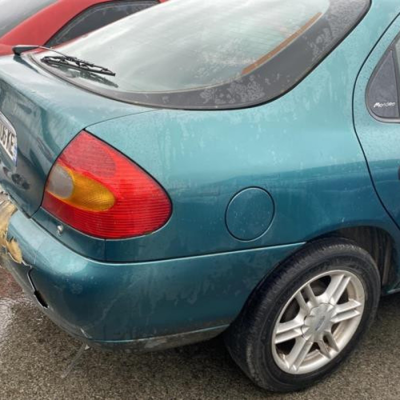 Feu arriere principal droit (feux) FORD MONDEO 1 Photo n°15