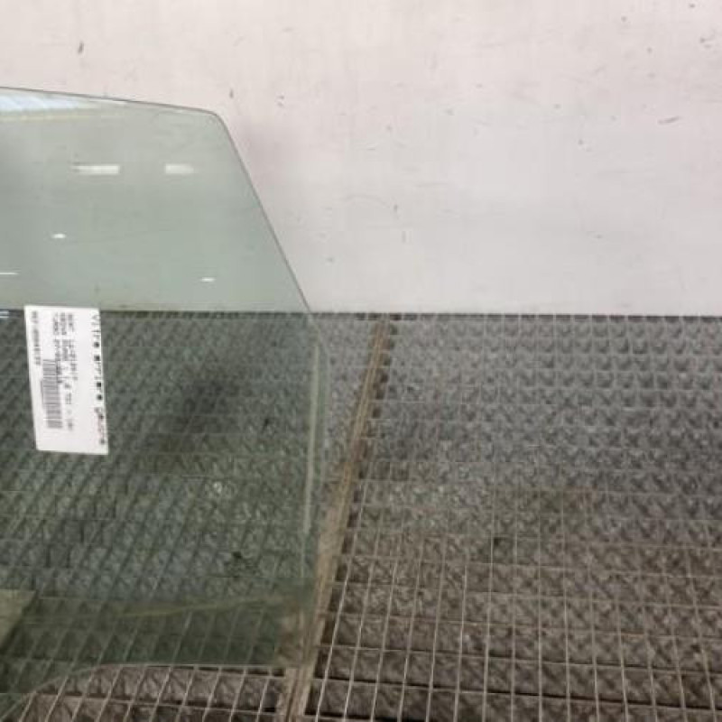 Vitre arriere gauche SEAT ARONA Photo n°4