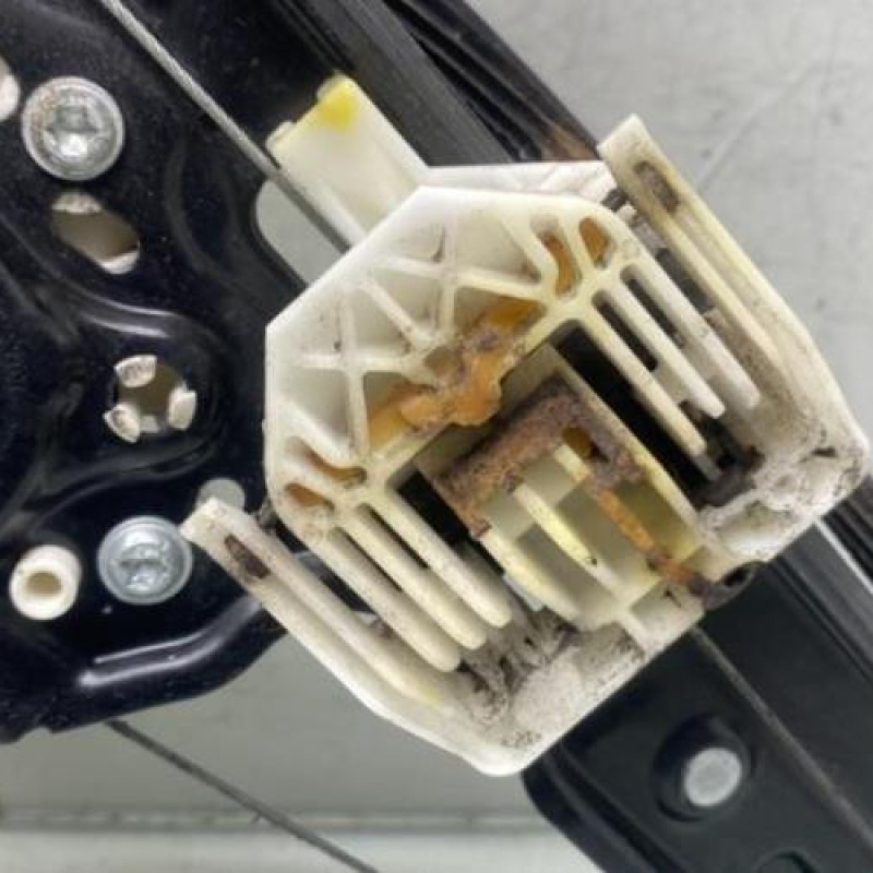 Leve vitre electrique avant gauche BMW SERIE 1 E87 Photo n°4