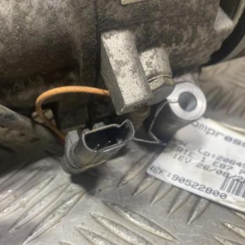 Compresseur clim BMW SERIE 1 E87 Photo n°5