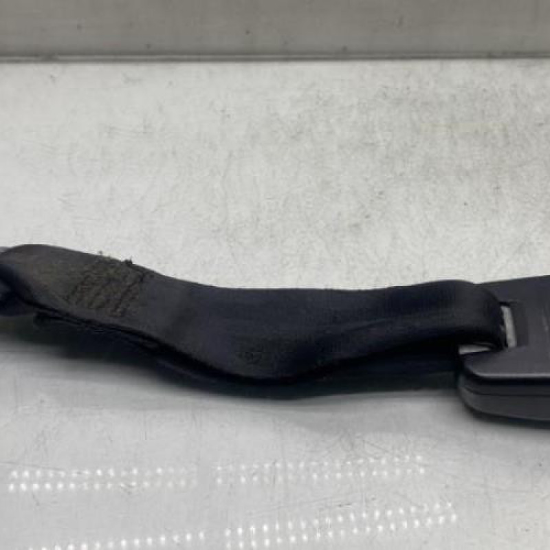 Attache ceinture arriere droit PEUGEOT 306 Photo n°1