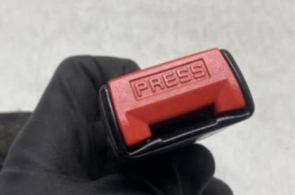 Attache ceinture arriere droit PEUGEOT 306
