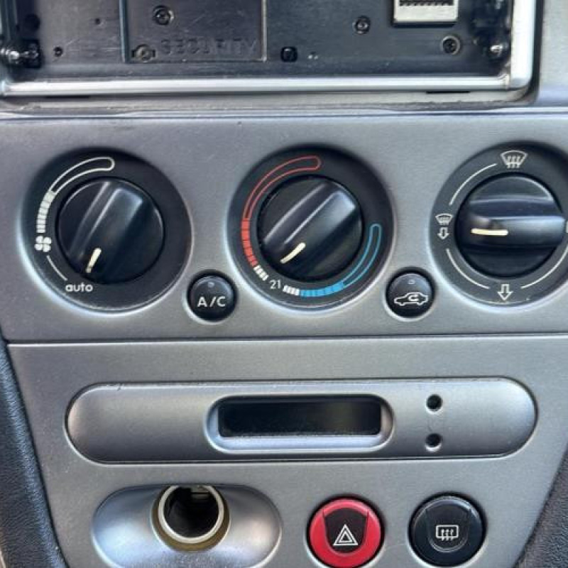 Attache ceinture arriere droit PEUGEOT 306 Photo n°10