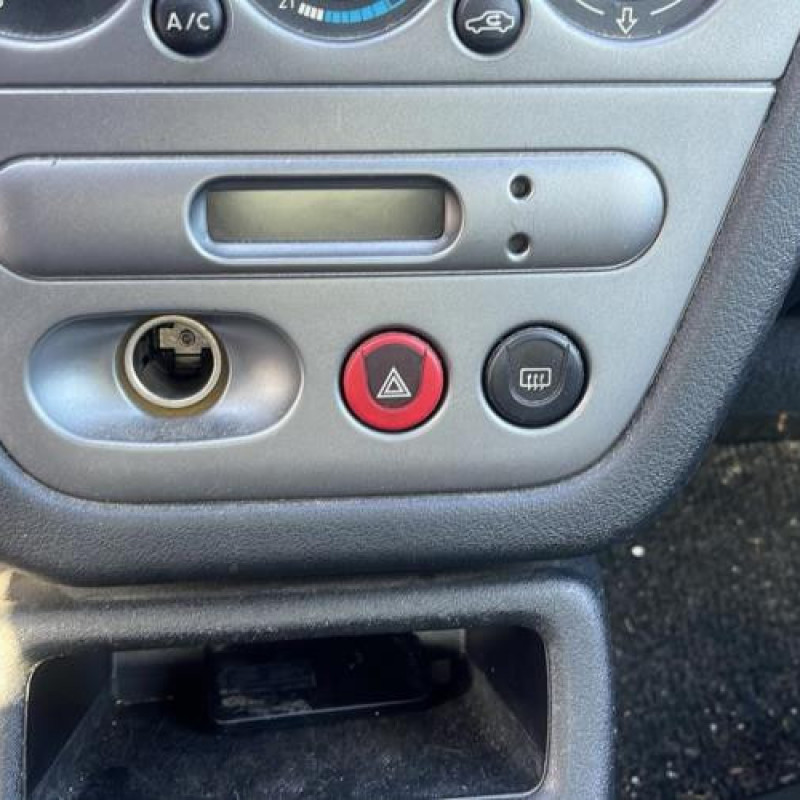 Attache ceinture arriere droit PEUGEOT 306 Photo n°11