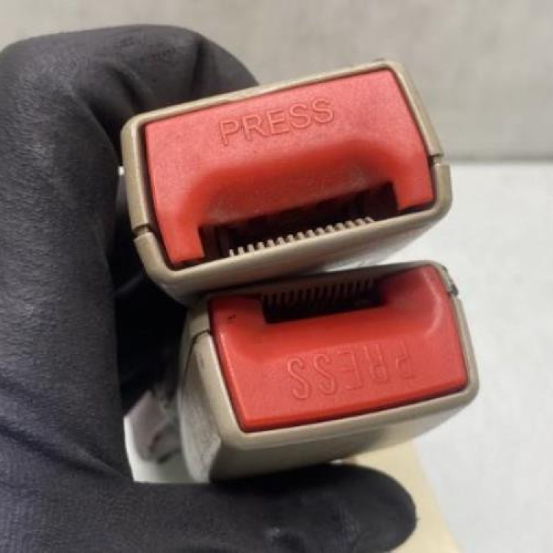 Attache ceinture arriere droit NISSAN CUBE Photo n°3