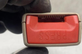 Attache ceinture arriere gauche NISSAN CUBE