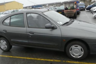 Serrure avant droit RENAULT MEGANE 1