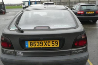 Serrure avant droit RENAULT MEGANE 1