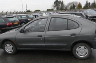 Serrure avant droit RENAULT MEGANE 1