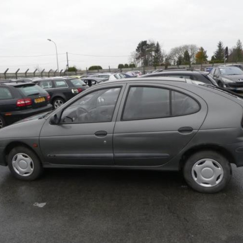 Serrure avant droit RENAULT MEGANE 1 Photo n°8