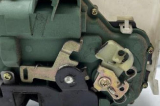 Serrure avant droit VOLKSWAGEN PASSAT 4