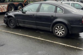 Serrure avant droit VOLKSWAGEN PASSAT 4