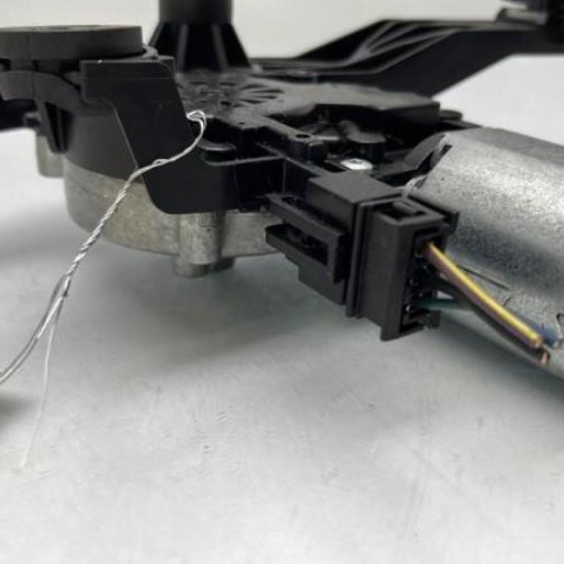 Moteur essuie glace arriere OPEL CORSA E Photo n°4