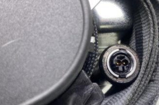 Pretensionneur de ceinture avant droit PEUGEOT 2008 1