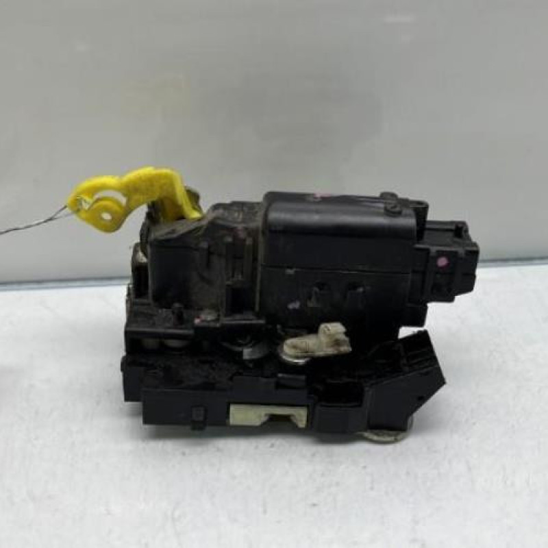 Serrure arriere droit DACIA DUSTER 1 Photo n°1