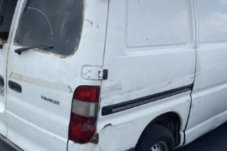 Serrure avant droit TOYOTA HI-ACE 2