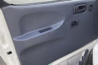 Serrure avant droit TOYOTA HI-ACE 2