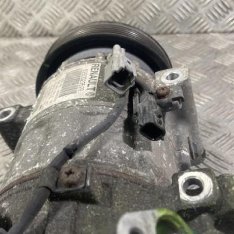 Compresseur clim RENAULT CLIO 4 Photo n°4