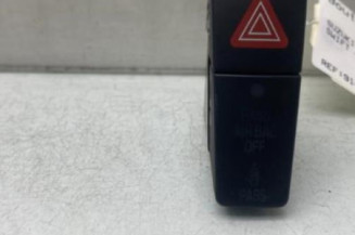Bouton de warning SUZUKI SWIFT 4 Photo n°1