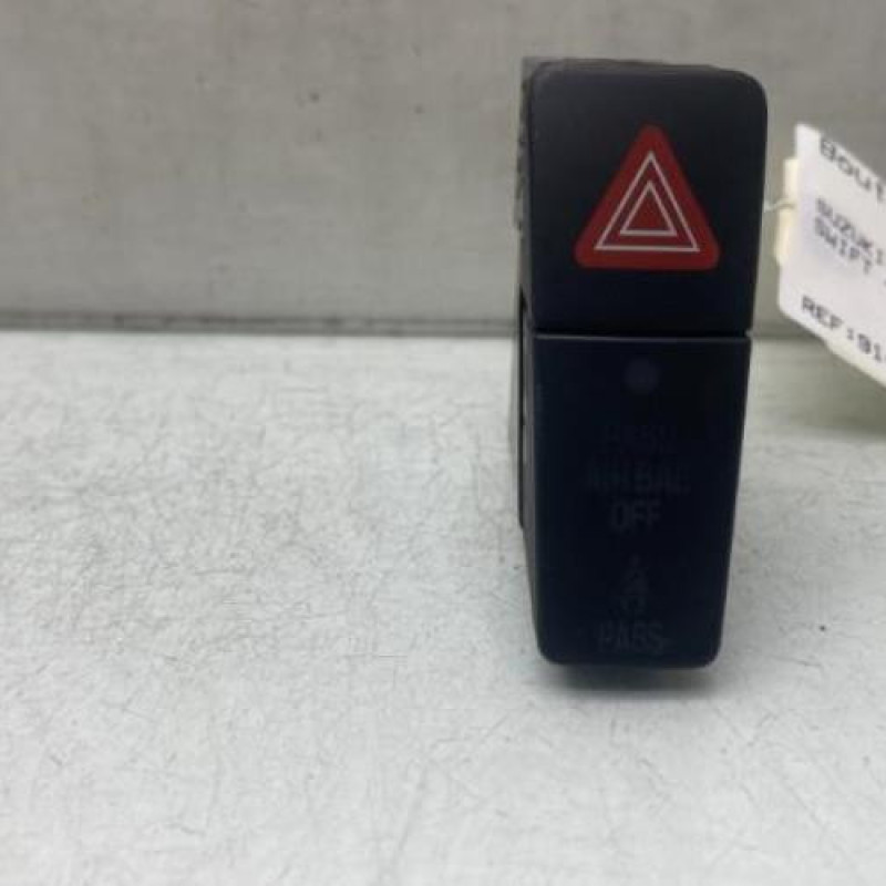 Bouton de warning SUZUKI SWIFT 4 Photo n°1