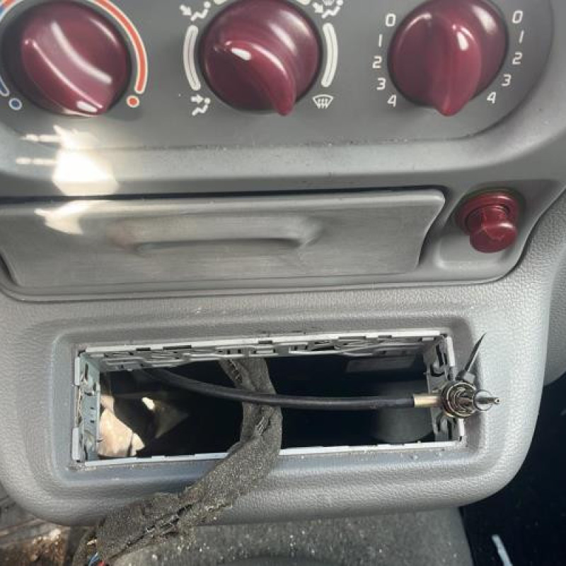 Pretensionneur de ceinture avant gauche RENAULT TWINGO 1 Photo n°13