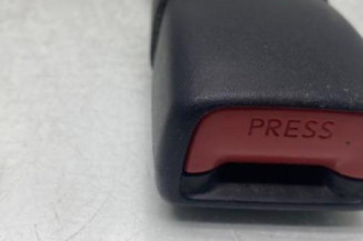 Attache ceinture avant droit SUZUKI SWIFT 4