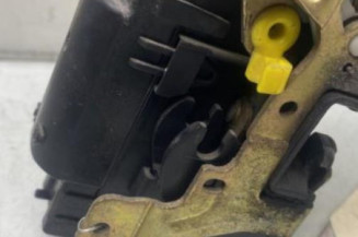 Serrure avant droit RENAULT MASTER 2