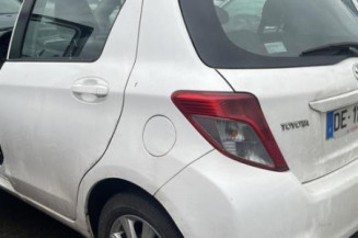 Pretensionneur de ceinture avant droit TOYOTA YARIS 3