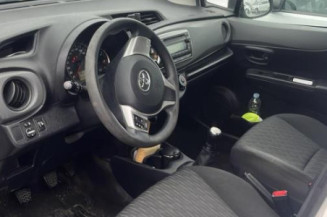 Pretensionneur de ceinture avant droit TOYOTA YARIS 3