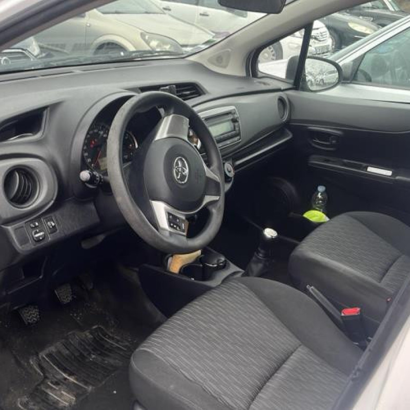 Pretensionneur de ceinture avant droit TOYOTA YARIS 3 Photo n°18
