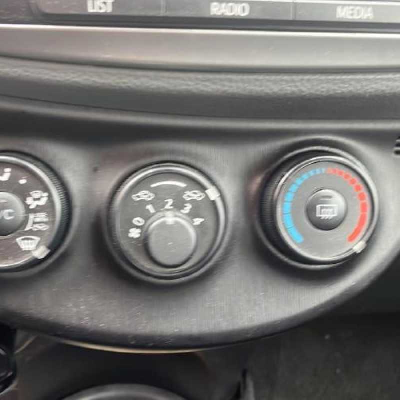 Pretensionneur de ceinture avant droit TOYOTA YARIS 3 Photo n°20