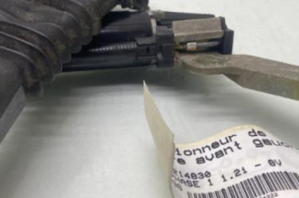 Pretensionneur de ceinture avant gauche OPEL CORSA B