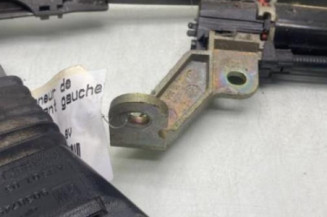 Pretensionneur de ceinture avant gauche OPEL CORSA B