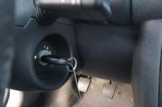 Pretensionneur de ceinture avant gauche OPEL CORSA B