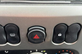 Serrure avant droit DACIA SANDERO 1