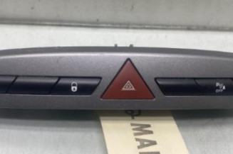 Bouton de warning PEUGEOT 308 1 SW Photo n°1