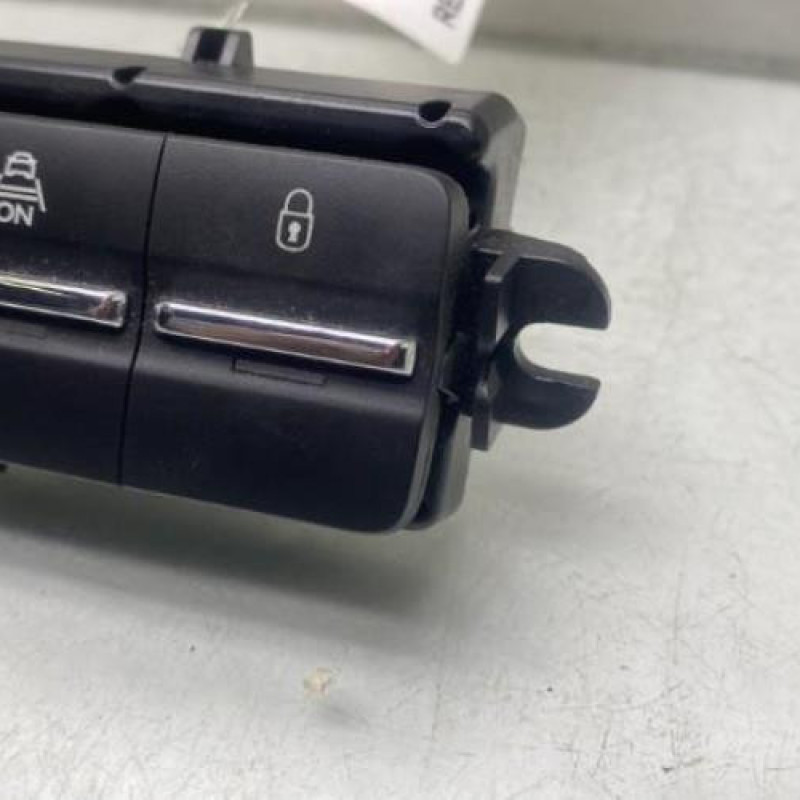 Bouton de warning PEUGEOT 5008 1 Photo n°3
