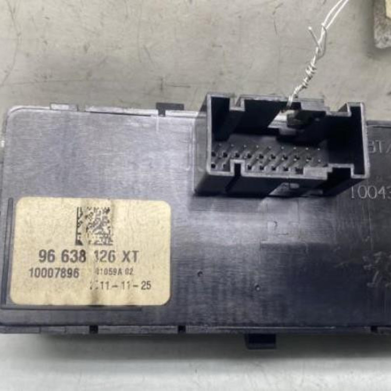 Bouton de warning PEUGEOT 5008 1 Photo n°5