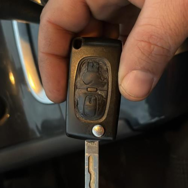 Bouton de warning PEUGEOT 5008 1 Photo n°17