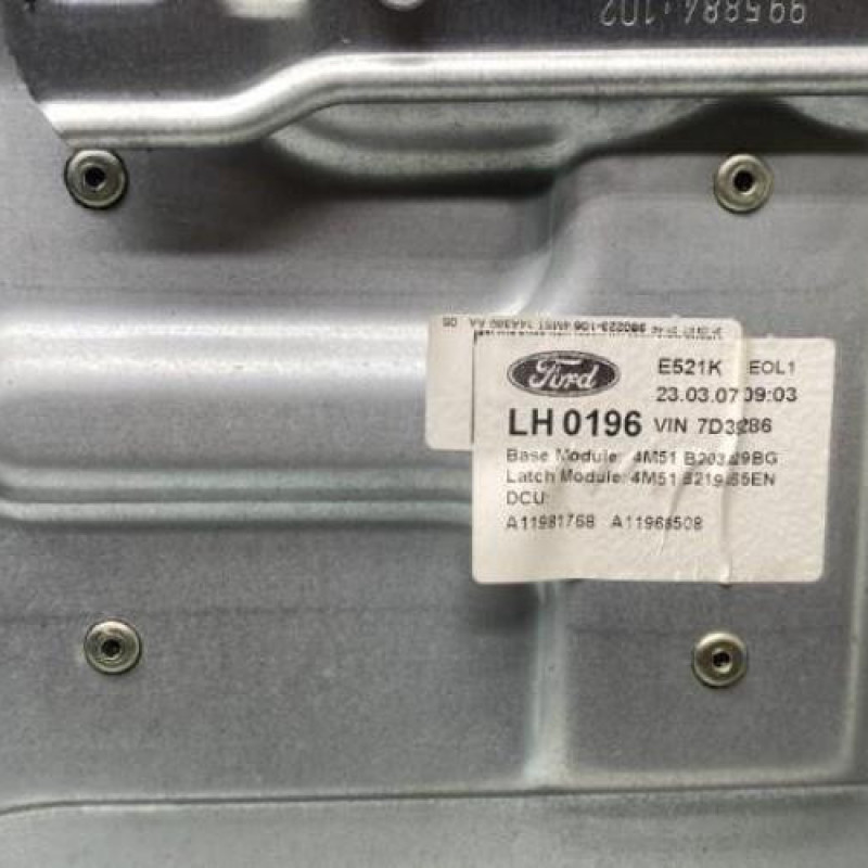 Leve vitre electrique avant gauche FORD FOCUS 2 Photo n°3