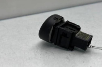 Bouton de warning NISSAN JUKE 1