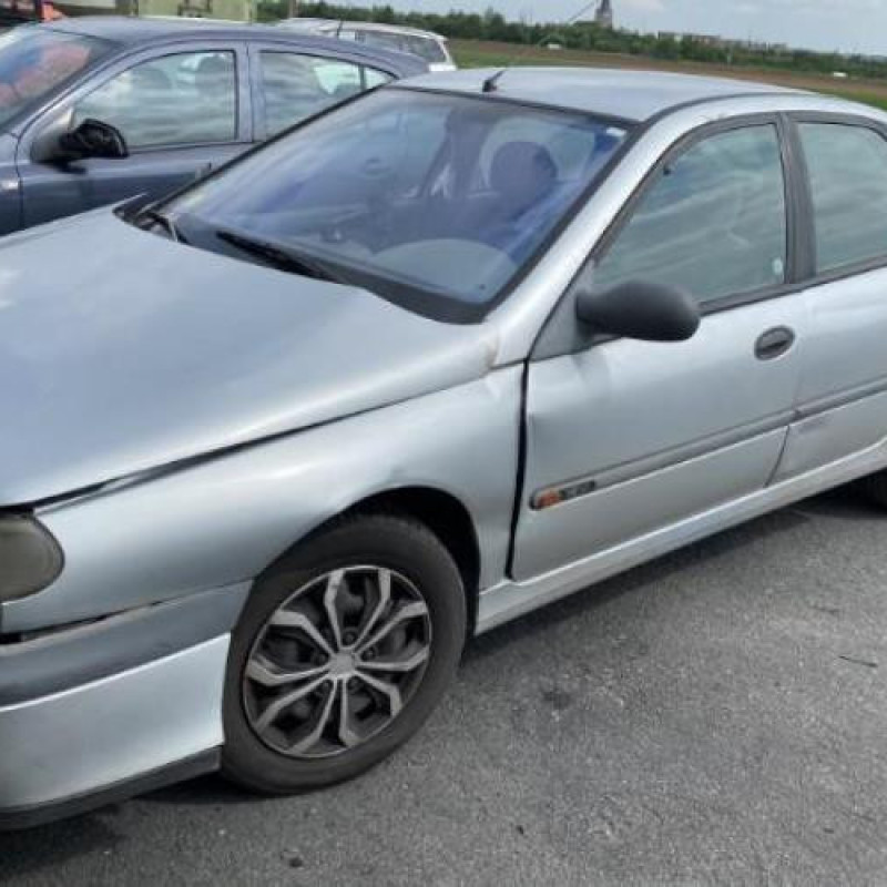 Feu arriere principal droit (feux) RENAULT LAGUNA 1 Photo n°7
