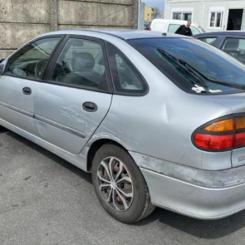 Feu arriere principal droit (feux) RENAULT LAGUNA 1 Photo n°8