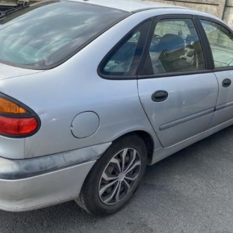 Feu arriere principal droit (feux) RENAULT LAGUNA 1 Photo n°9