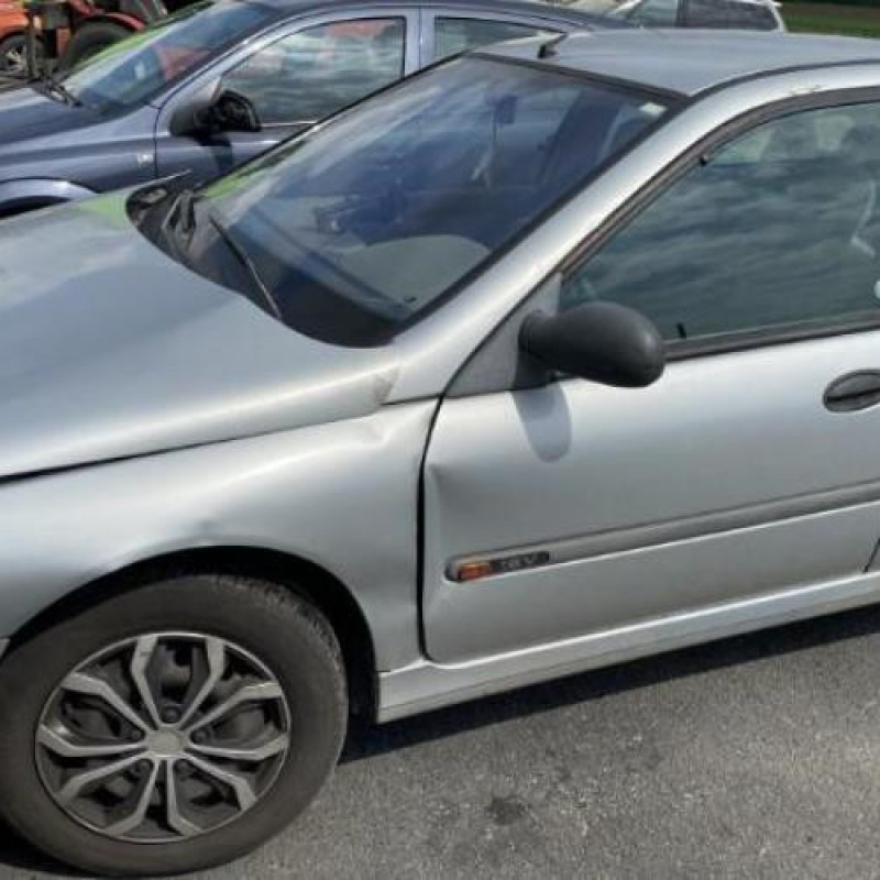 Feu arriere principal droit (feux) RENAULT LAGUNA 1 Photo n°15