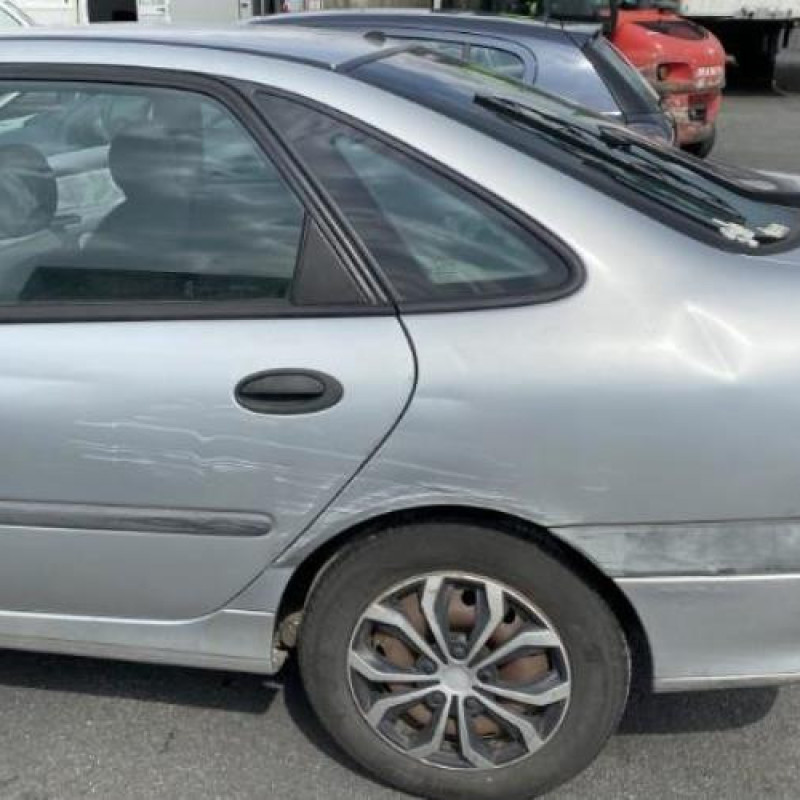 Feu arriere principal droit (feux) RENAULT LAGUNA 1 Photo n°16