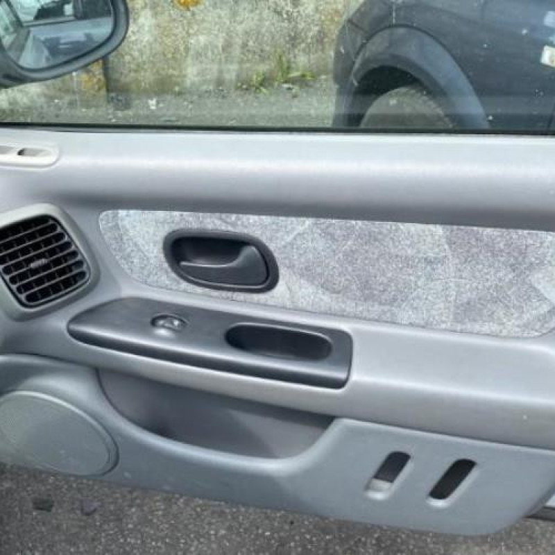 Feu arriere principal droit (feux) RENAULT LAGUNA 1 Photo n°17