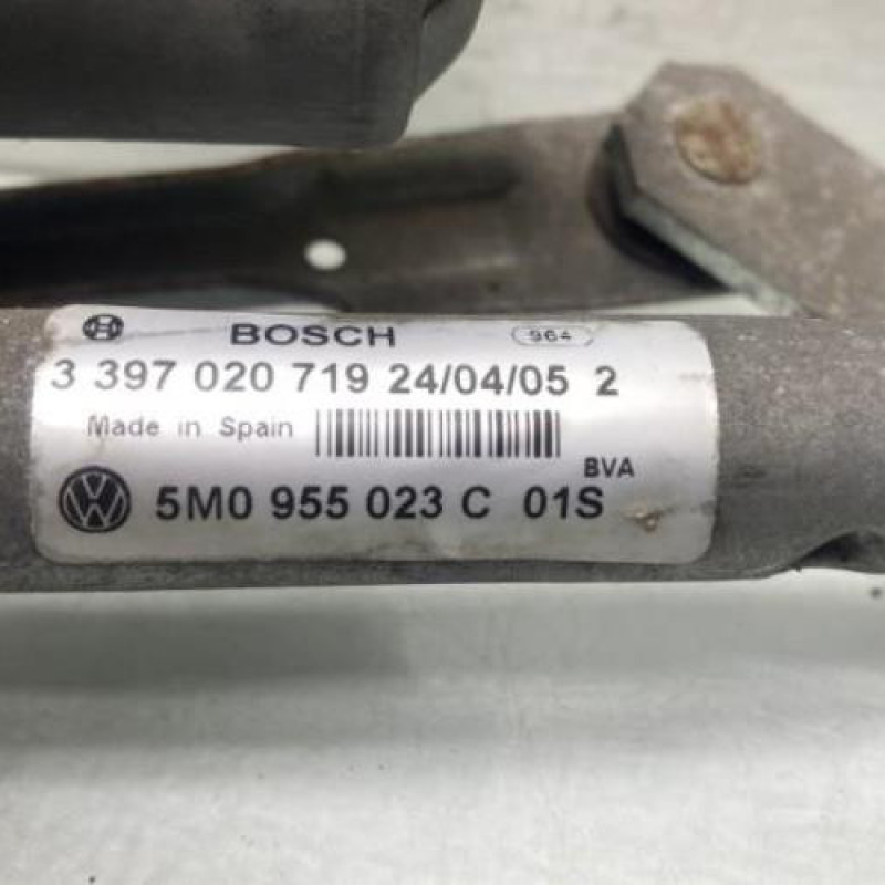 Moteur essuie glace avant gauche VOLKSWAGEN GOLF PLUS Photo n°3